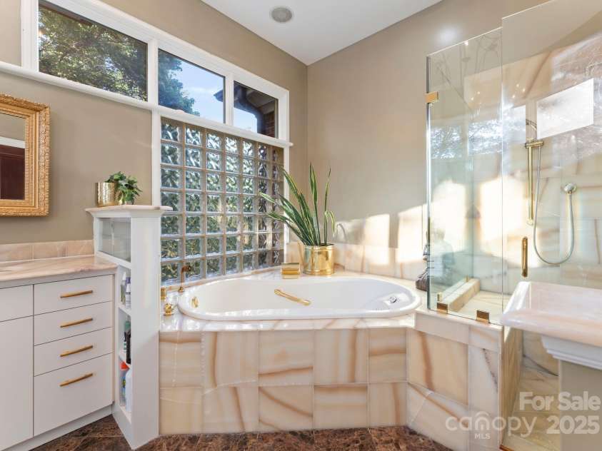 240 21st Avenue Drive, Hickory, NC 28601.  MLS# CAR4285194, YatesRealty ID 29024. Bath in primary suite