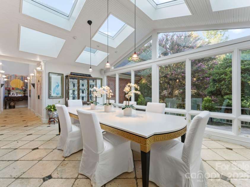 240 21st Avenue Drive, Hickory, NC 28601.  MLS# CAR4285194, YatesRealty ID 29024. Dining area off kitchen