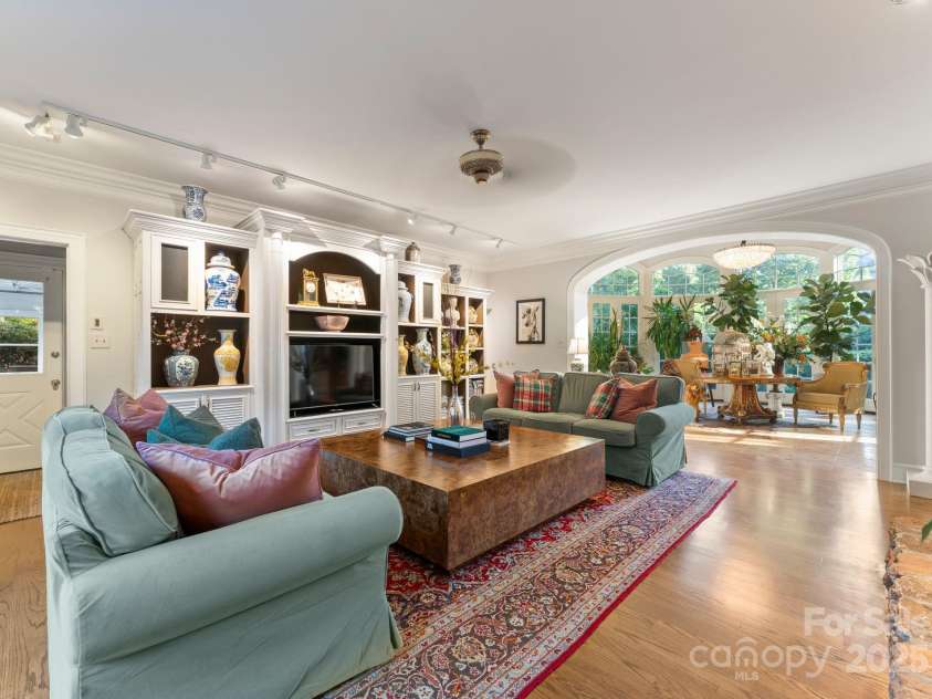 240 21st Avenue Drive, Hickory, NC 28601.  MLS# CAR4285194, YatesRealty ID 29024. Living room