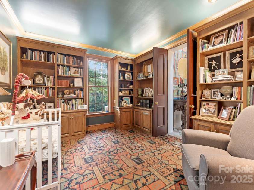 240 21st Avenue Drive, Hickory, NC 28601.  MLS# CAR4285194, YatesRealty ID 29024. Study