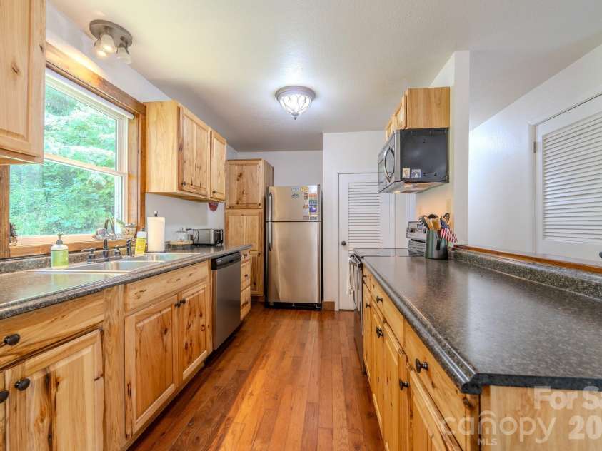 84 English Road, Spruce Pine, NC 28777.  MLS# CAR4390846, YatesRealty ID 29025. 