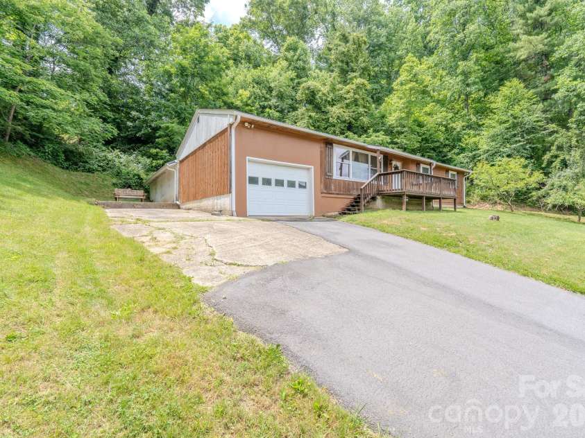 84 English Road, Spruce Pine, NC 28777.  MLS# CAR4390846, YatesRealty ID 29025. 