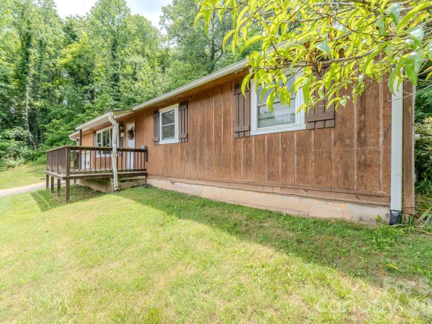 84 English Road, Spruce Pine, NC 28777.  MLS# CAR4390846, YatesRealty ID 29025. 
