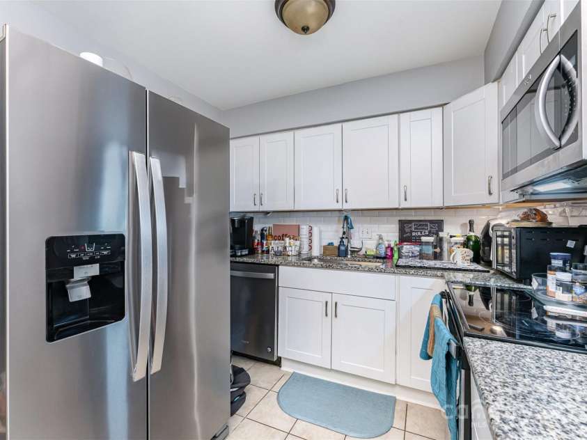 1914 Meadowlark Lane, Charlotte, NC 28210.  MLS# CAR4285929, YatesRealty ID 29026. Kitchen