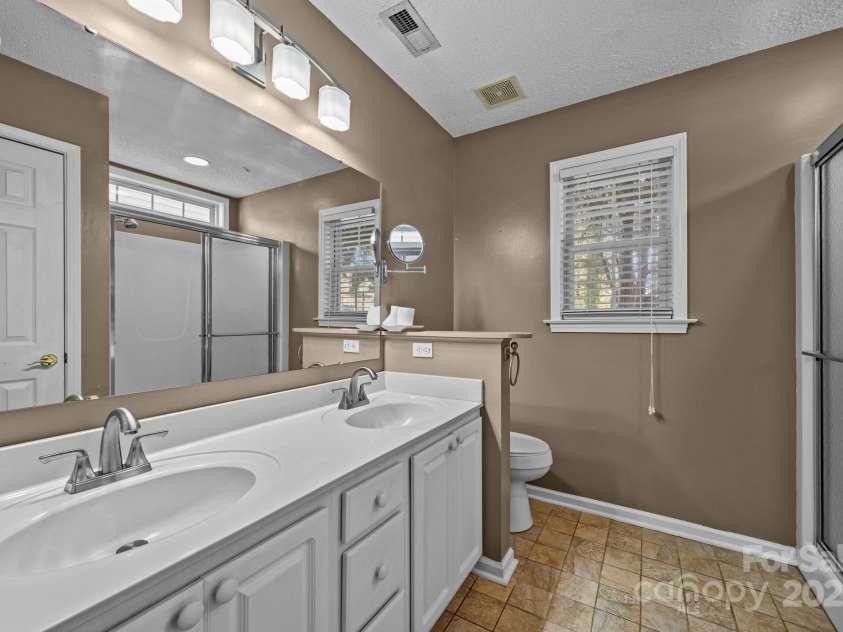 255 Stonehollow Road, Fletcher, NC 28732.  MLS# CAR4320465, YatesRealty ID 2903. Primary ensuite bathroom
