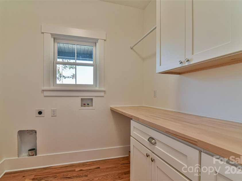 71 Crossings Circle, Fairview, NC 28730.  MLS# CAR4306682, YatesRealty ID 2903. Laundry