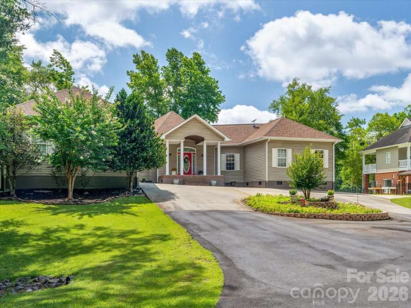 887 Living Waters Drive, Great Falls, SC 29055.  MLS# CAR4353717, YatesRealty ID 2903. 