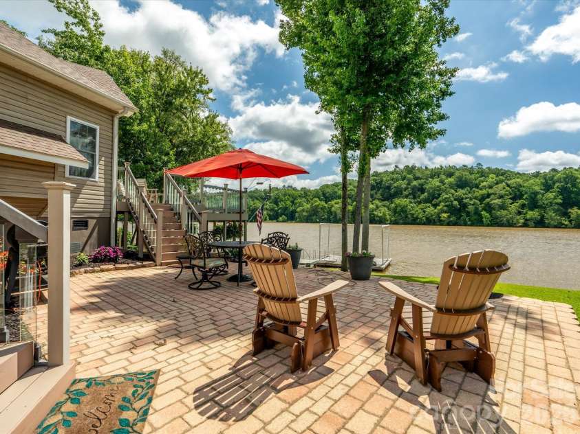 887 Living Waters Drive, Great Falls, SC 29055.  MLS# CAR4353717, YatesRealty ID 2903. 