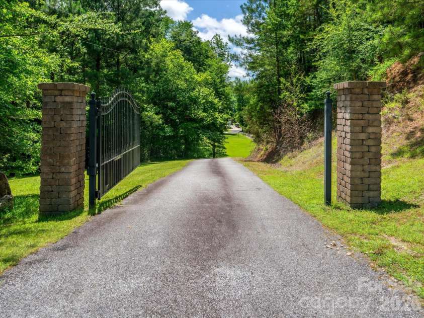 887 Living Waters Drive, Great Falls, SC 29055.  MLS# CAR4353717, YatesRealty ID 2903. 