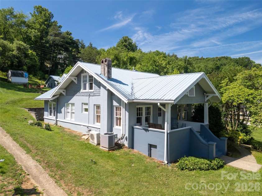 800 Main Street, Bryson City, NC 28713.  MLS# CAR4391762, YatesRealty ID 29031. 
