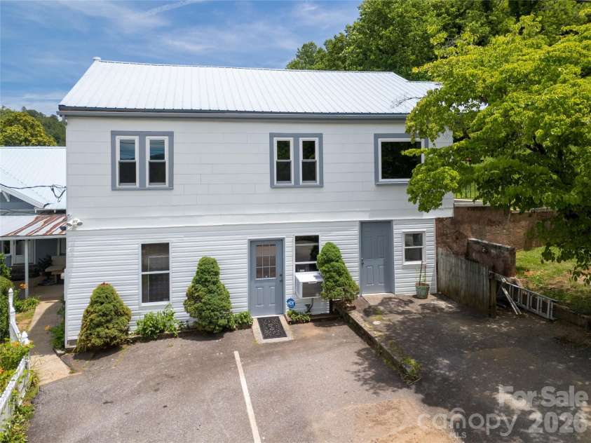 800 Main Street, Bryson City, NC 28713.  MLS# CAR4391762, YatesRealty ID 29031. 