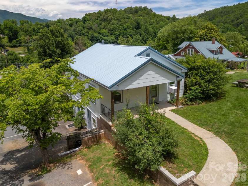 800 Main Street, Bryson City, NC 28713.  MLS# CAR4391762, YatesRealty ID 29031. 