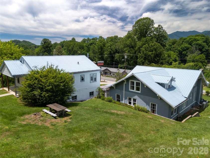 800 Main Street, Bryson City, NC 28713.  MLS# CAR4391762, YatesRealty ID 29031. 