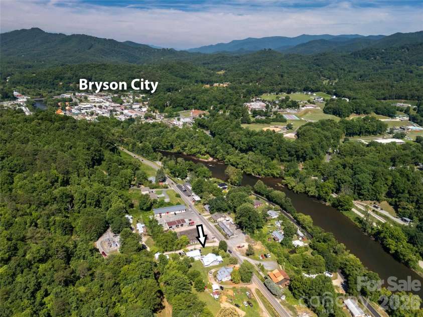 800 Main Street, Bryson City, NC 28713.  MLS# CAR4391762, YatesRealty ID 29031. 