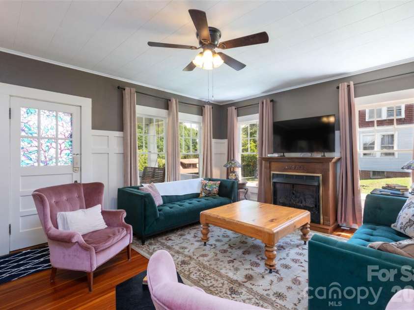 800 Main Street, Bryson City, NC 28713.  MLS# CAR4391762, YatesRealty ID 29031. 