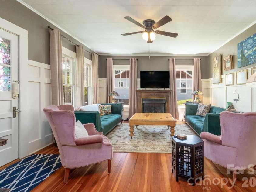 800 Main Street, Bryson City, NC 28713.  MLS# CAR4391762, YatesRealty ID 29031. 
