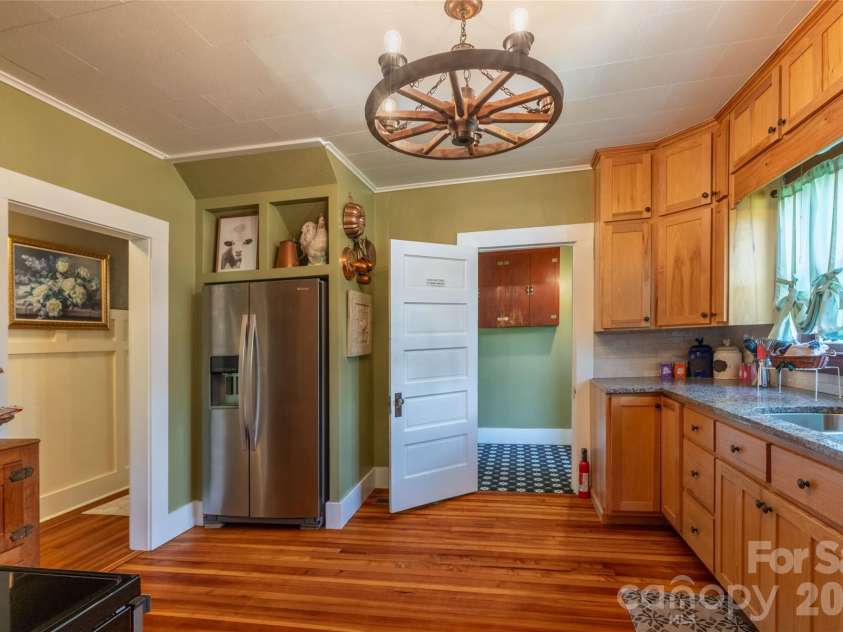 800 Main Street, Bryson City, NC 28713.  MLS# CAR4391762, YatesRealty ID 29031. 