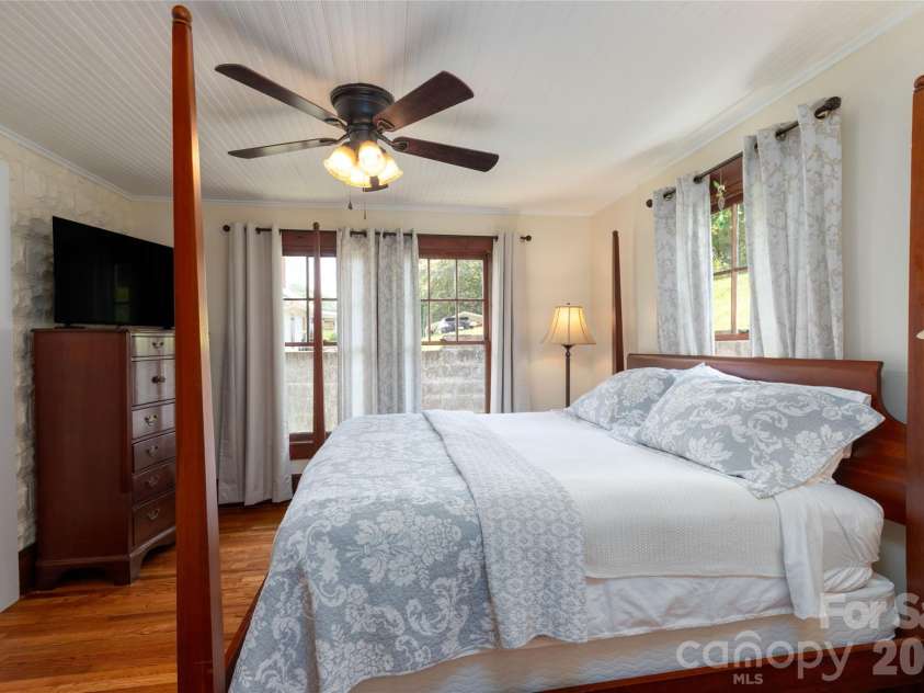 800 Main Street, Bryson City, NC 28713.  MLS# CAR4391762, YatesRealty ID 29031. 