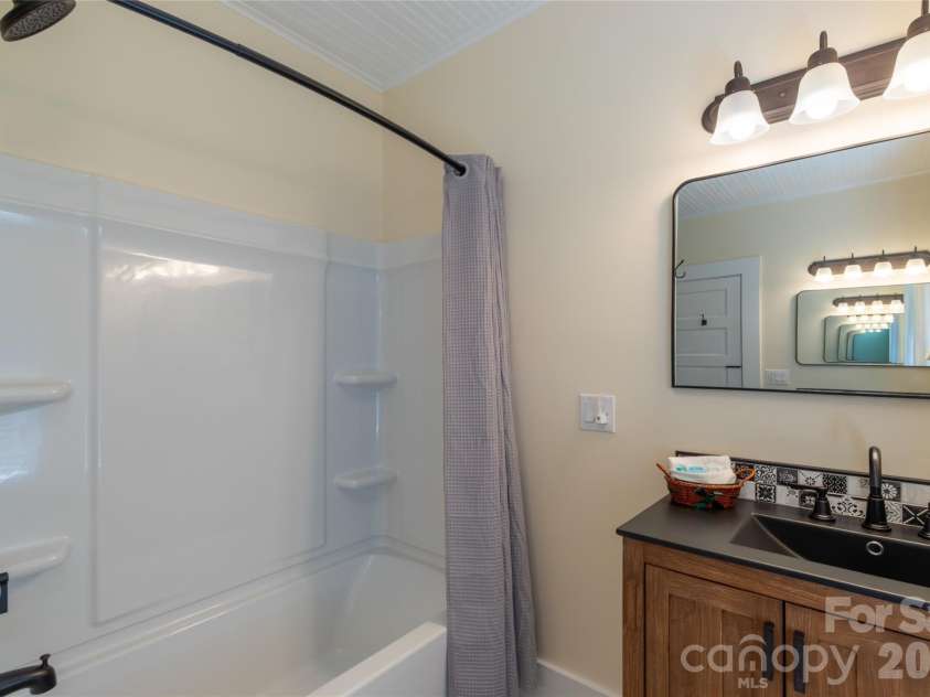 800 Main Street, Bryson City, NC 28713.  MLS# CAR4391762, YatesRealty ID 29031. 