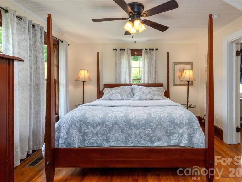 800 Main Street, Bryson City, NC 28713.  MLS# CAR4391762, YatesRealty ID 29031. 