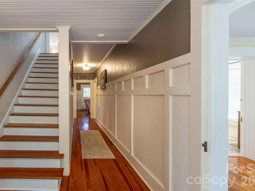 800 Main Street, Bryson City, NC 28713.  MLS# CAR4391762, YatesRealty ID 29031. 