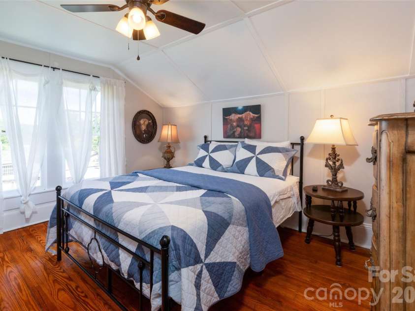 800 Main Street, Bryson City, NC 28713.  MLS# CAR4391762, YatesRealty ID 29031. 