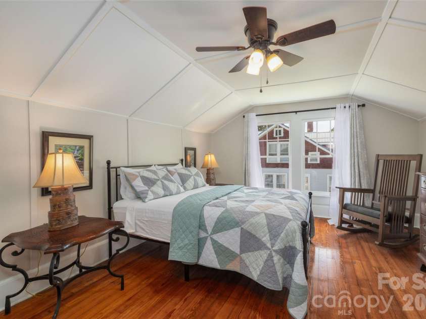 800 Main Street, Bryson City, NC 28713.  MLS# CAR4391762, YatesRealty ID 29031. 