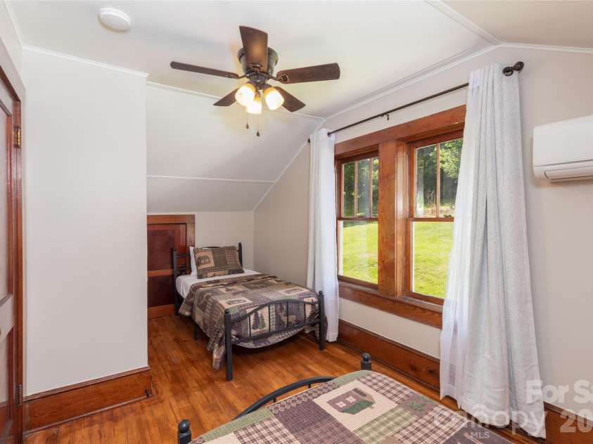 800 Main Street, Bryson City, NC 28713.  MLS# CAR4391762, YatesRealty ID 29031. 