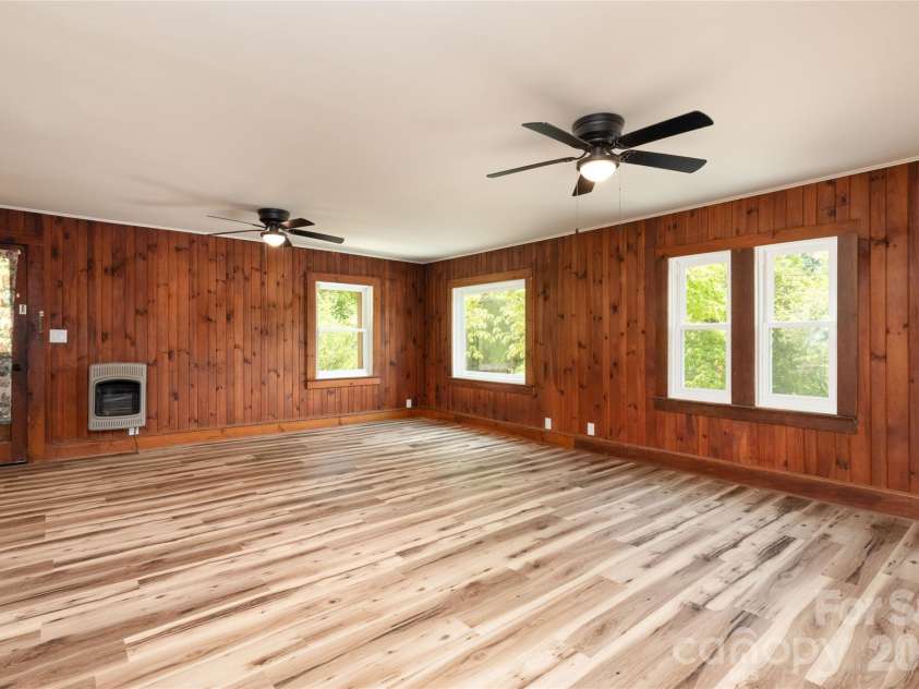 800 Main Street, Bryson City, NC 28713.  MLS# CAR4391762, YatesRealty ID 29031. 