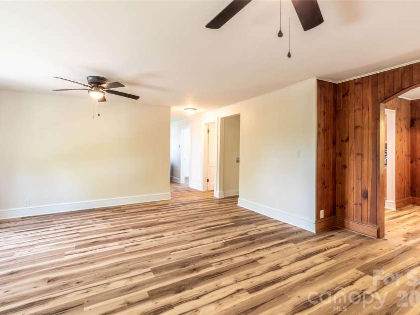 800 Main Street, Bryson City, NC 28713.  MLS# CAR4391762, YatesRealty ID 29031. 