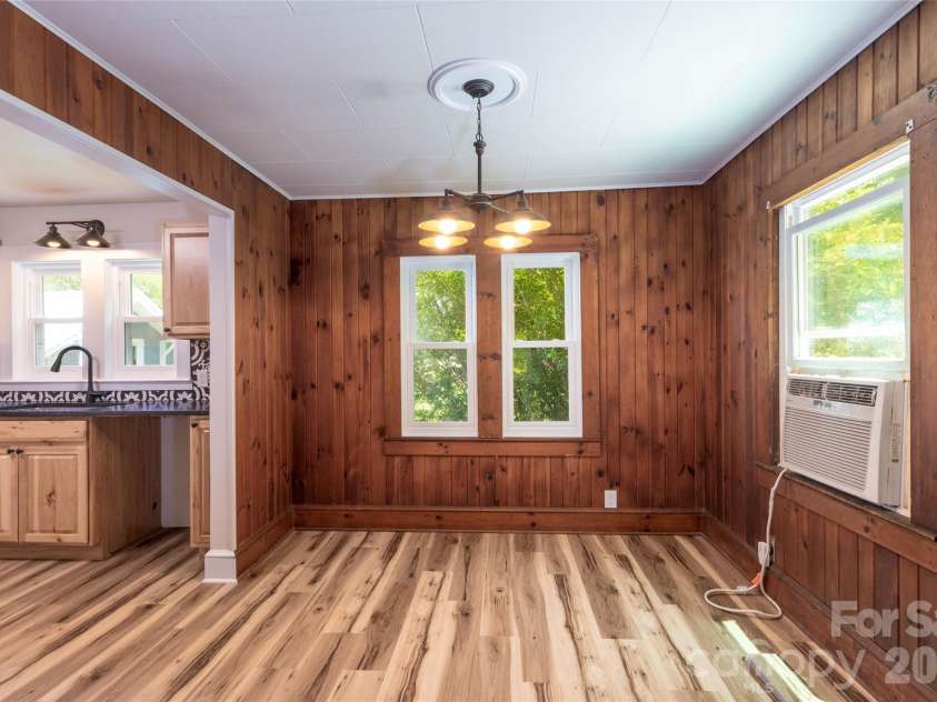 800 Main Street, Bryson City, NC 28713.  MLS# CAR4391762, YatesRealty ID 29031. 
