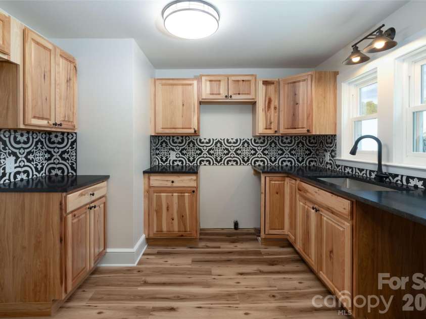 800 Main Street, Bryson City, NC 28713.  MLS# CAR4391762, YatesRealty ID 29031. 