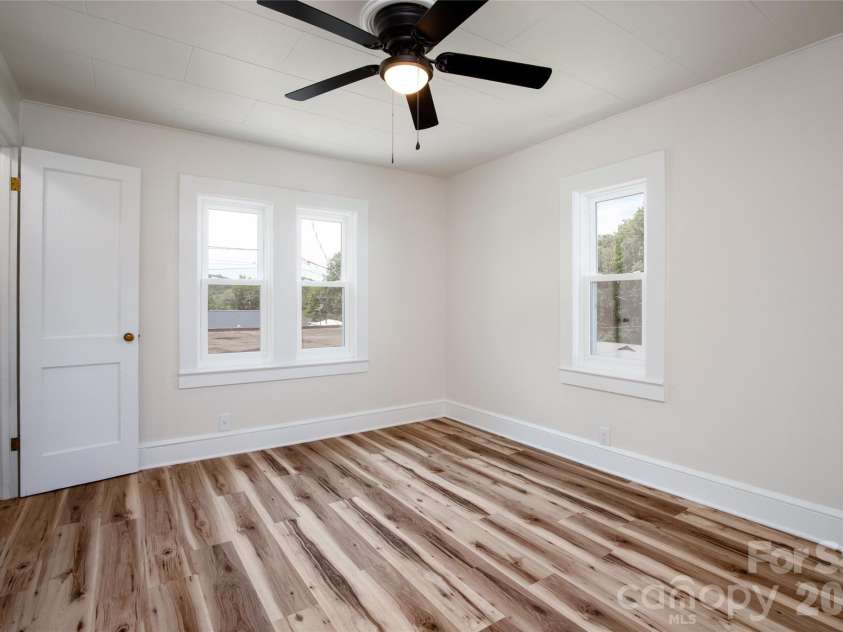 800 Main Street, Bryson City, NC 28713.  MLS# CAR4391762, YatesRealty ID 29031. 
