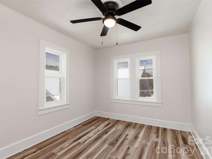 800 Main Street, Bryson City, NC 28713.  MLS# CAR4391762, YatesRealty ID 29031. 
