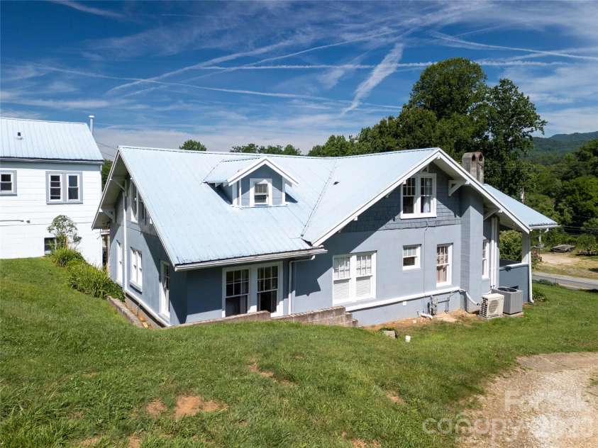 800 Main Street, Bryson City, NC 28713.  MLS# CAR4391762, YatesRealty ID 29031. 