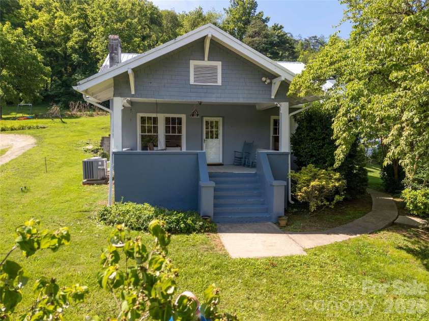 800 Main Street, Bryson City, NC 28713.  MLS# CAR4391762, YatesRealty ID 29031. 