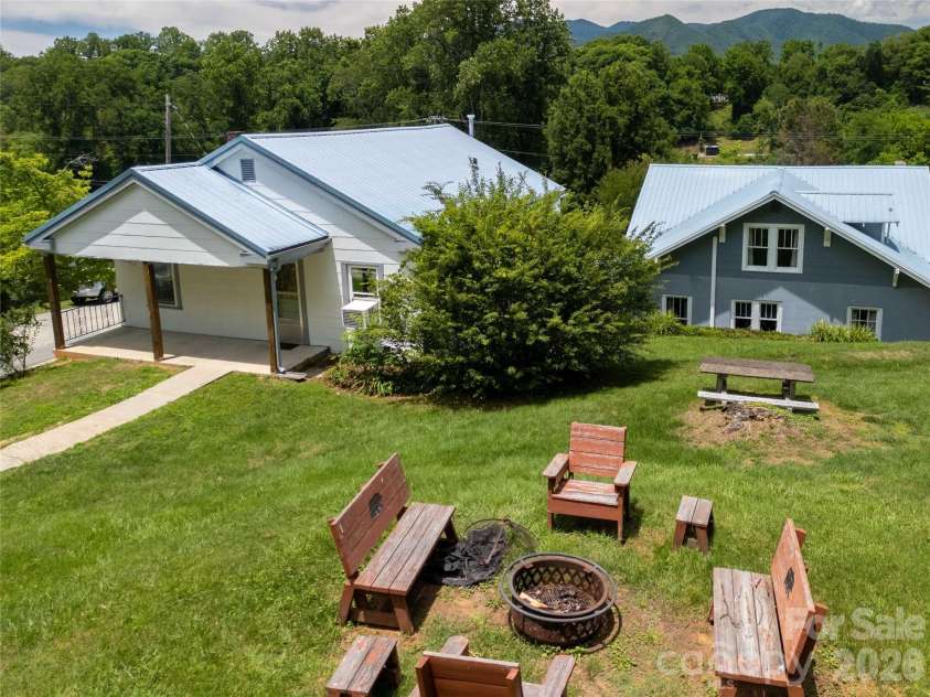 800 Main Street, Bryson City, NC 28713.  MLS# CAR4391762, YatesRealty ID 29031. 