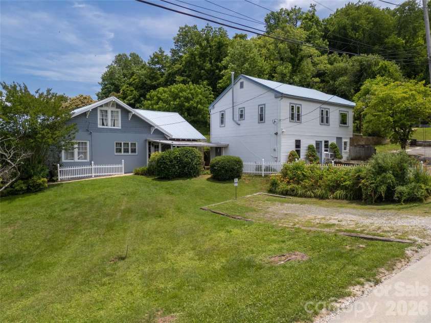 800 Main Street, Bryson City, NC 28713.  MLS# CAR4391762, YatesRealty ID 29031. 