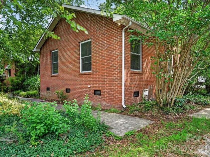 929 Shearers Road, Mooresville, NC 28115.  MLS# CAR4391766, YatesRealty ID 29032. 