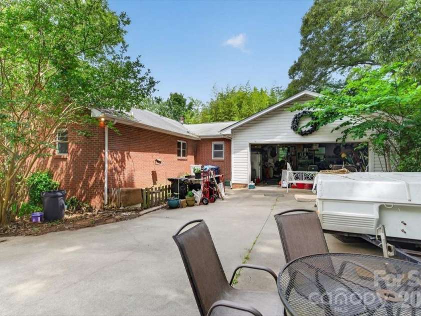 929 Shearers Road, Mooresville, NC 28115.  MLS# CAR4391766, YatesRealty ID 29032. 