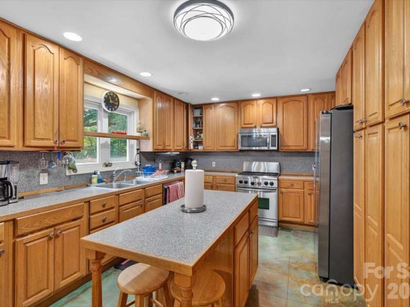 929 Shearers Road, Mooresville, NC 28115.  MLS# CAR4391766, YatesRealty ID 29032. 