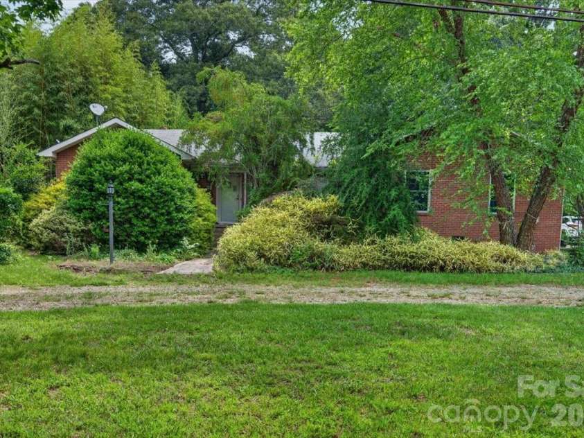 929 Shearers Road, Mooresville, NC 28115.  MLS# CAR4391766, YatesRealty ID 29032. 