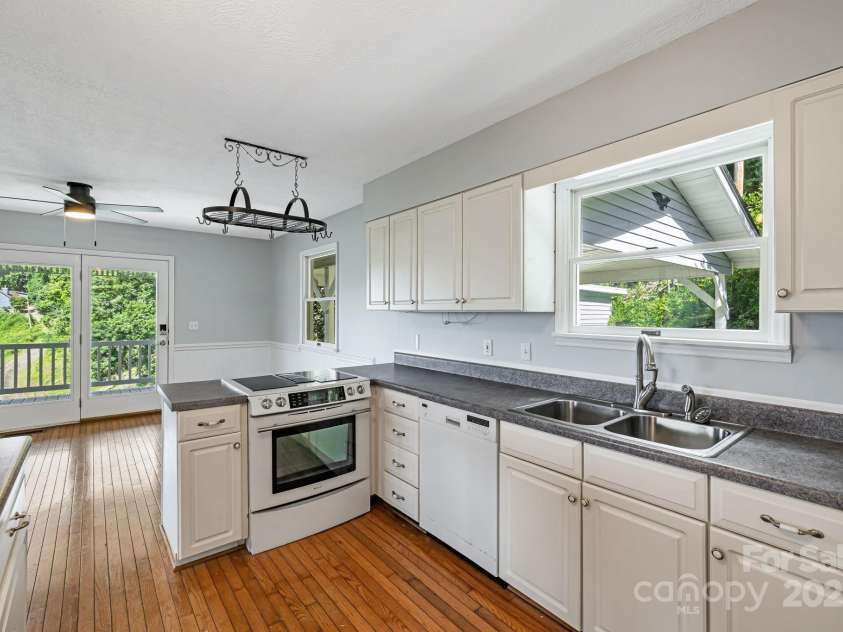 95 Friendship Road, Burnsville, NC 28714.  MLS# CAR4282624, YatesRealty ID 29033. 