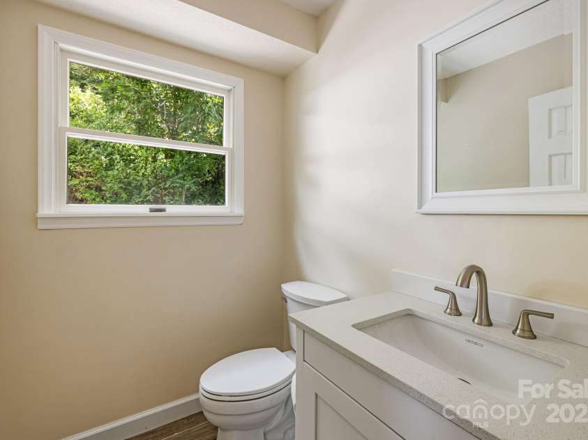 95 Friendship Road, Burnsville, NC 28714.  MLS# CAR4282624, YatesRealty ID 29033. Half Bath 