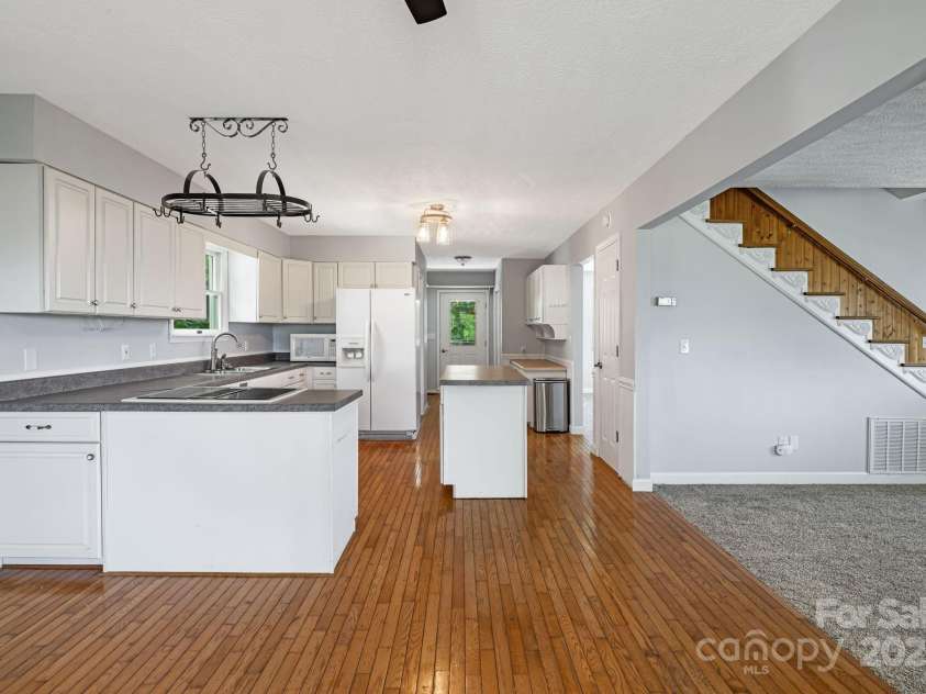 95 Friendship Road, Burnsville, NC 28714.  MLS# CAR4286761, YatesRealty ID 29033. 