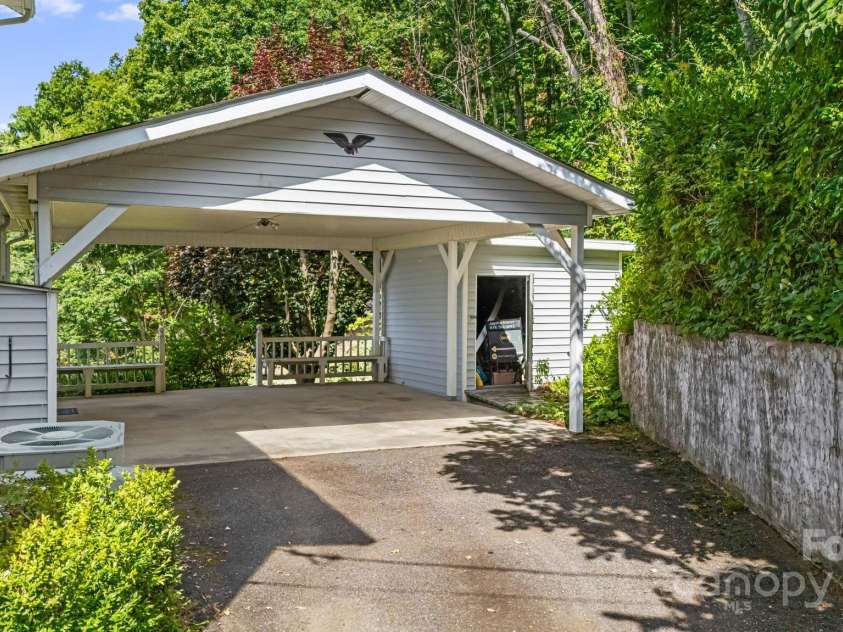 95 Friendship Road, Burnsville, NC 28714.  MLS# CAR4286761, YatesRealty ID 29033. 