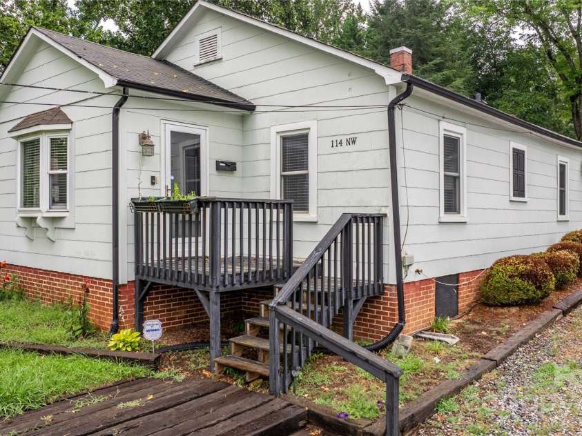 114 Virginia Street, Lenoir, NC 28645.  MLS# CAR4286715, YatesRealty ID 29034. 