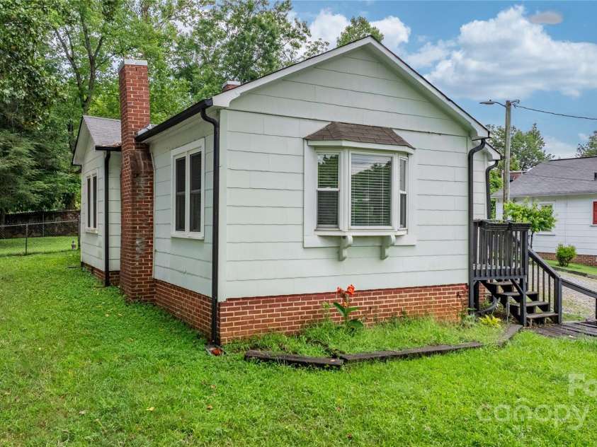 114 Virginia Street, Lenoir, NC 28645.  MLS# CAR4286715, YatesRealty ID 29034. 