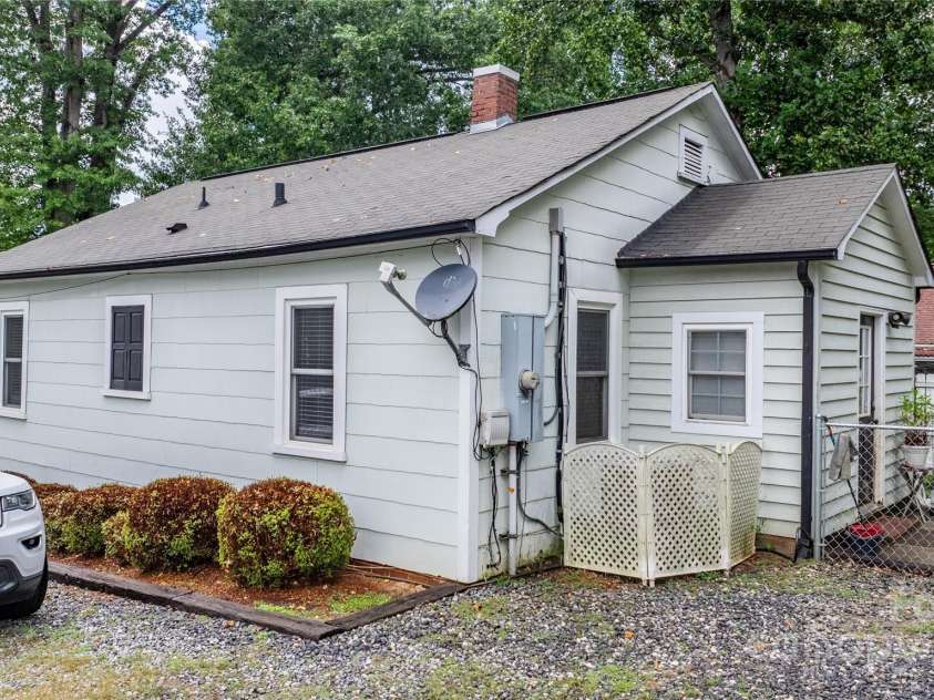 114 Virginia Street, Lenoir, NC 28645.  MLS# CAR4286715, YatesRealty ID 29034. 