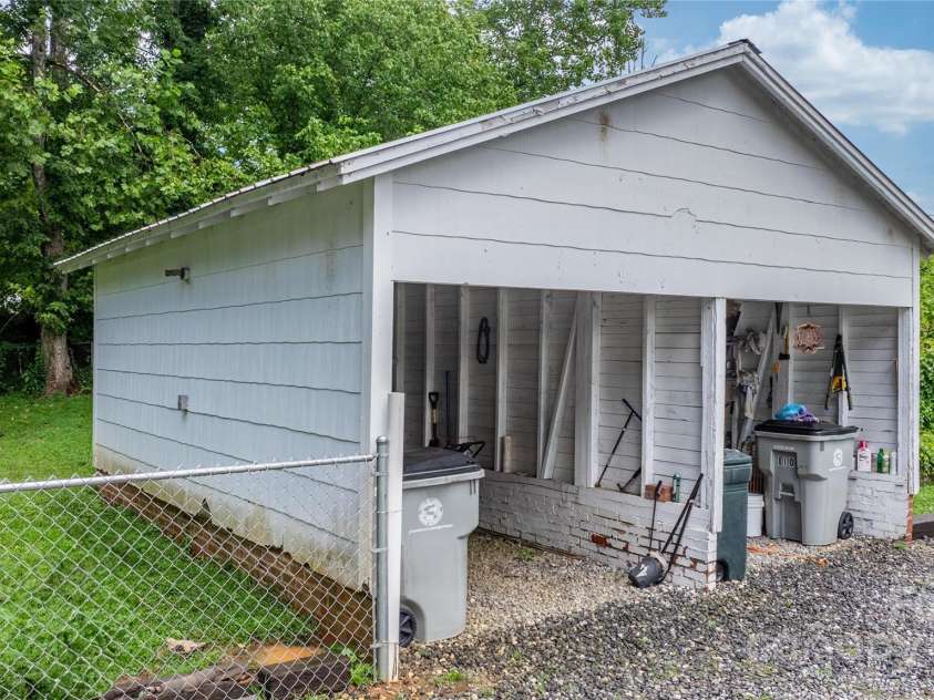 114 Virginia Street, Lenoir, NC 28645.  MLS# CAR4286715, YatesRealty ID 29034. 